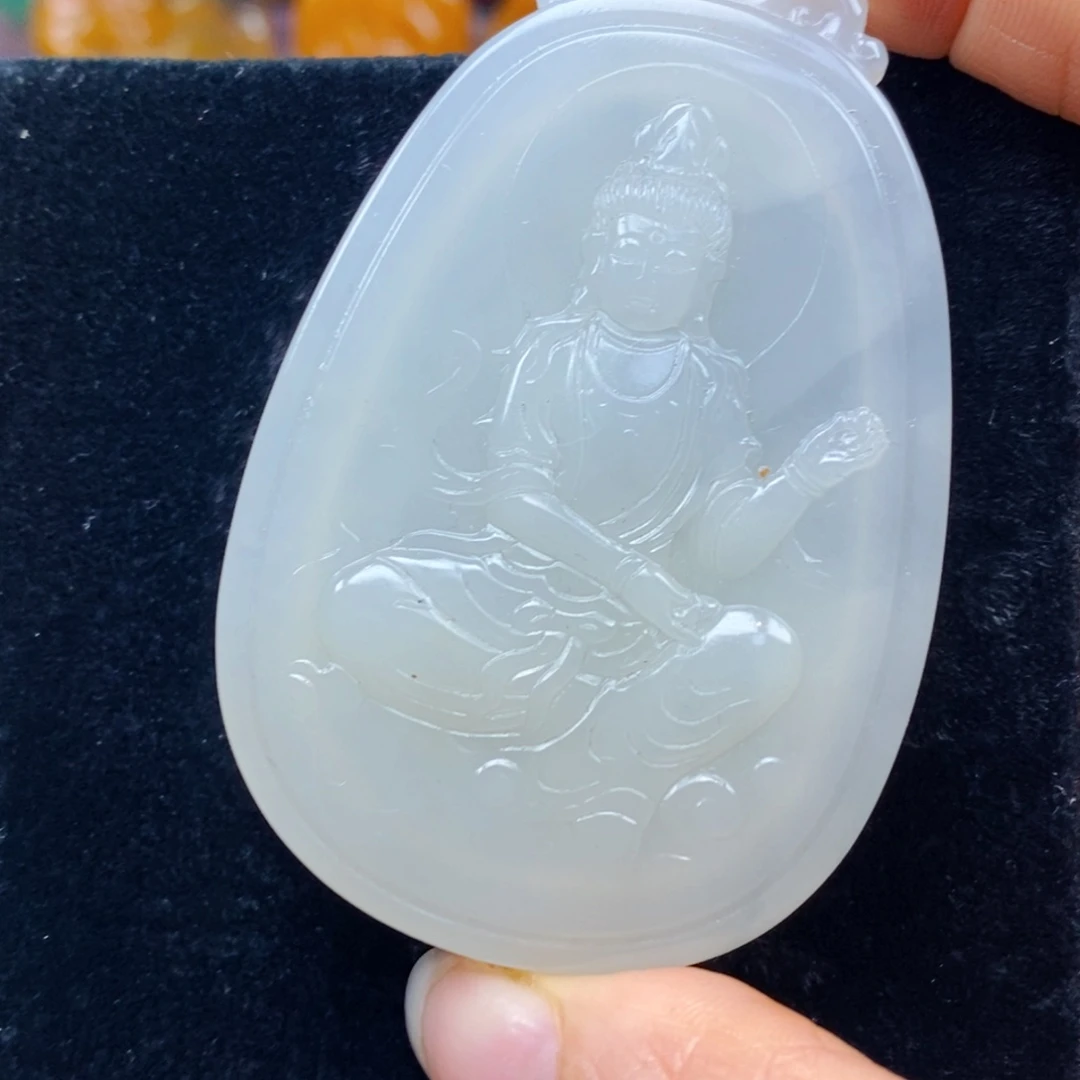 未镶嵌石英质玉（黄龙玉）颈饰