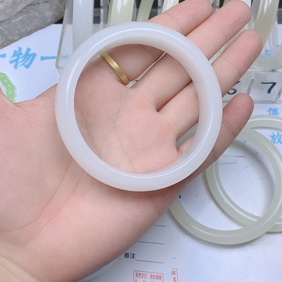 石英质玉未镶嵌手镯