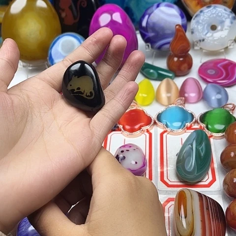 玛瑙/玉髓颈饰未镶嵌