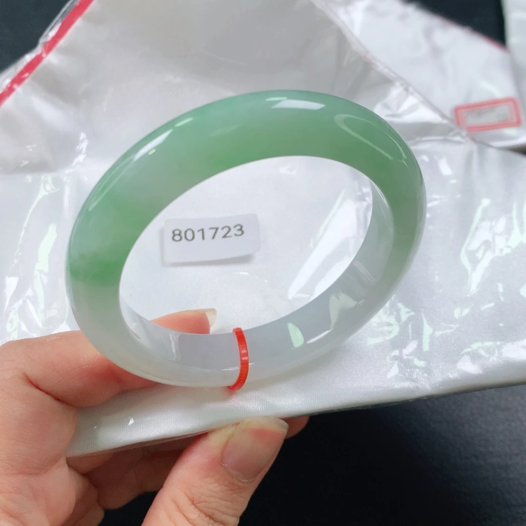 翡翠手镯未镶嵌半山水冰胶03
