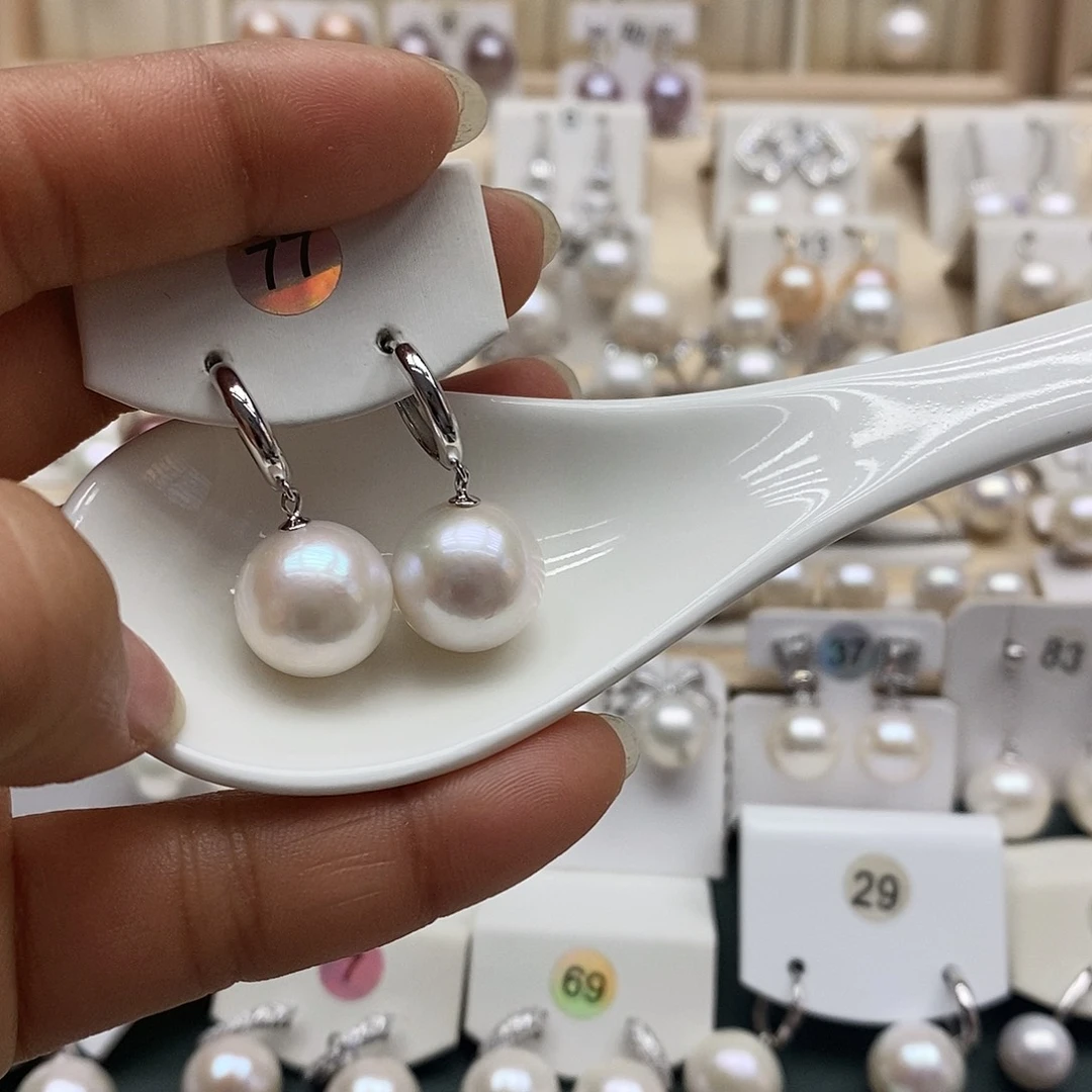 晨****淡水珍珠银S925镶嵌颈饰