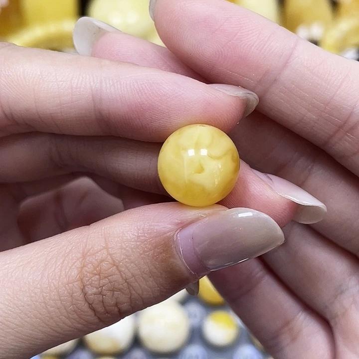 琥珀未镶嵌裸石13mm瑕 257