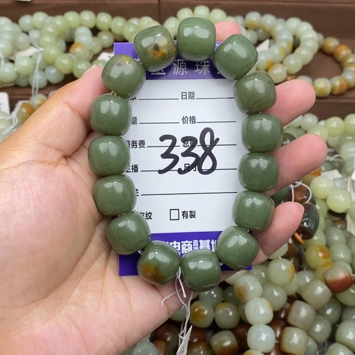 透闪石质玉未镶嵌手链微瑕