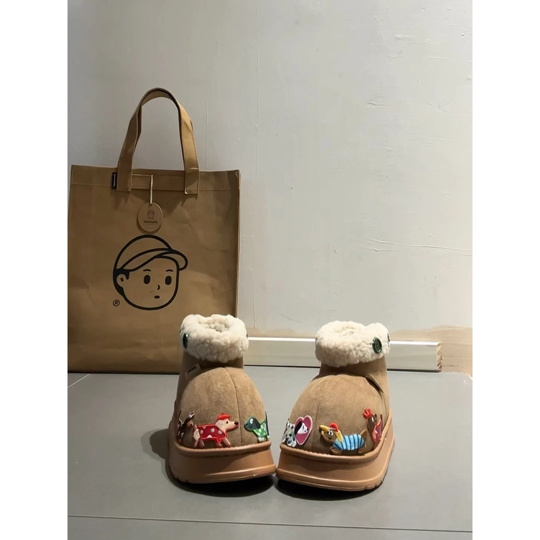 卡通腊肠狗冬季加绒厚底雪地靴女款2024新款保暖棉鞋外穿面包鞋潮