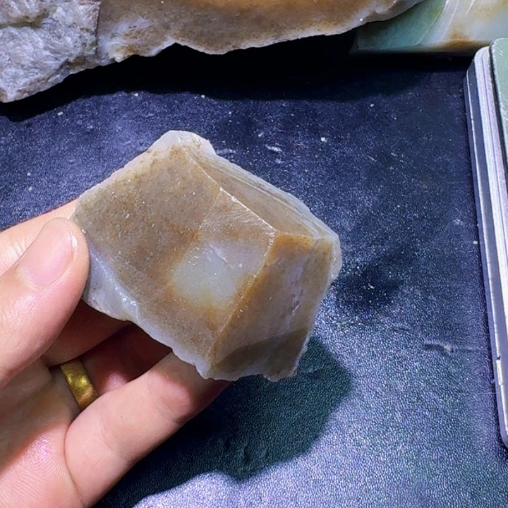未镶嵌和田玉（糖玉）珠宝半成品