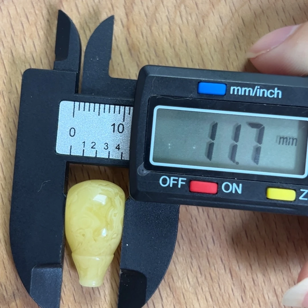 裸石琥珀未镶嵌三通