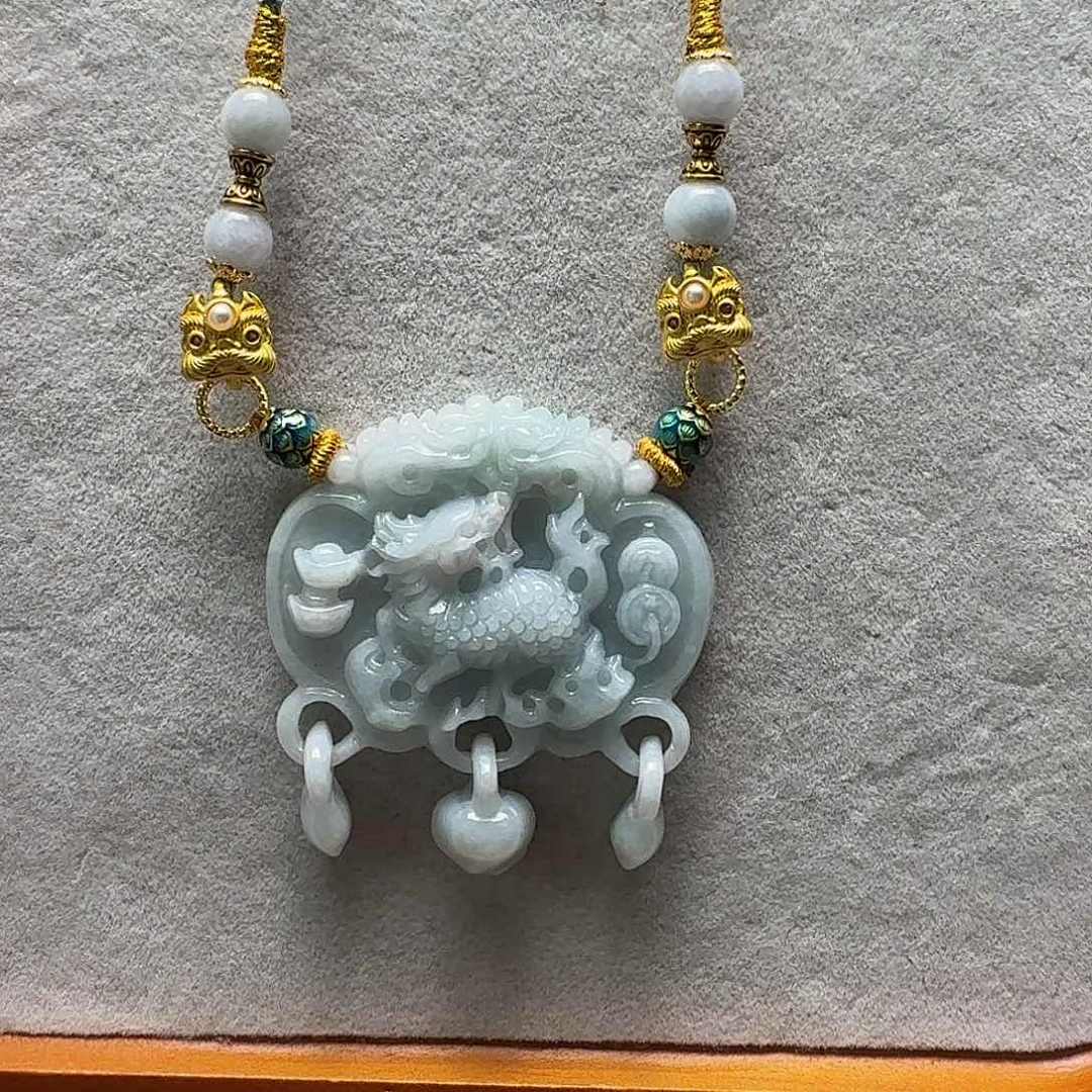 吊坠(赠链)未镶嵌翡翠