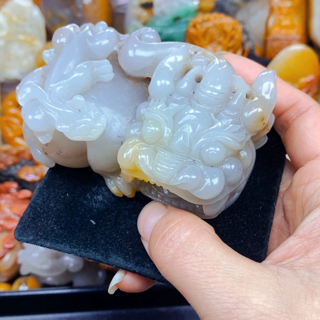 未镶嵌石英质玉（黄龙玉）颈饰