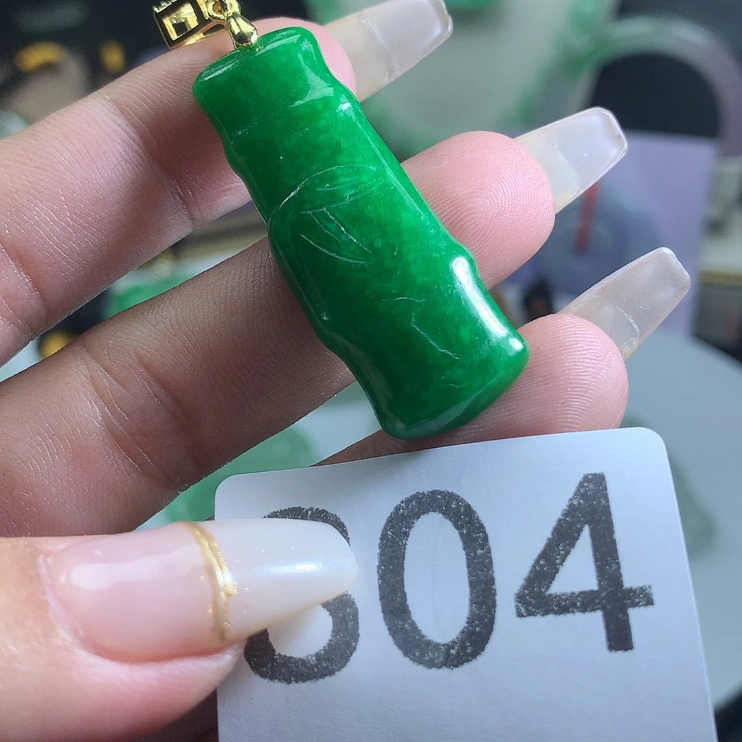 翡翠未镶嵌吊坠(赠链)翡翠