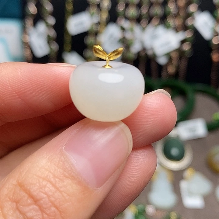 颈饰18K金镶嵌和田玉