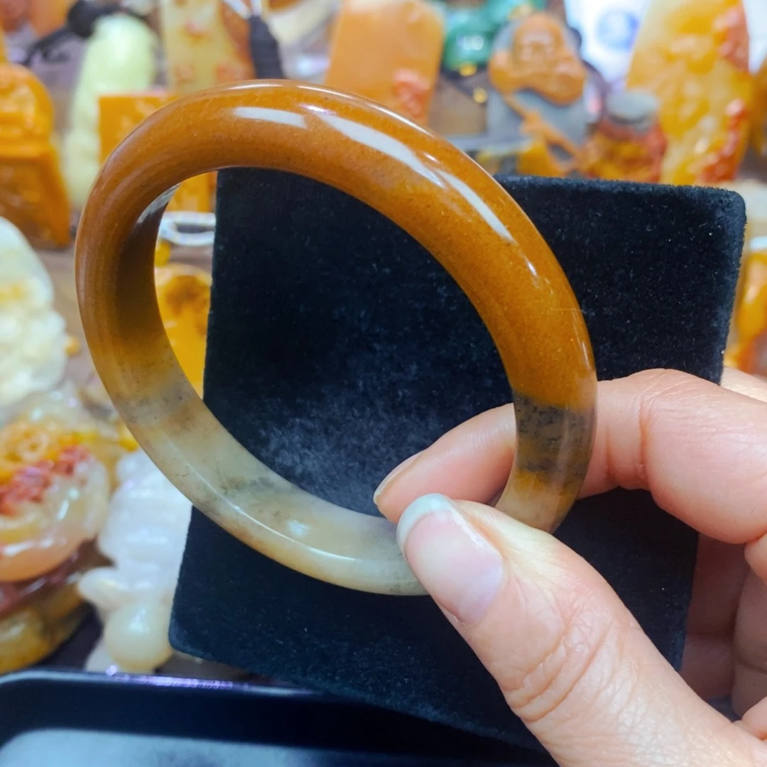 未镶嵌石英质玉（黄龙玉）颈饰