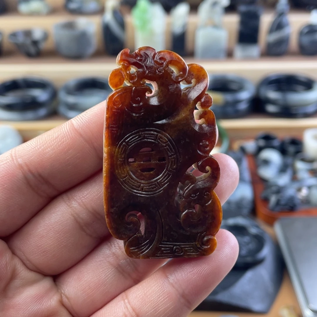 颈饰未镶嵌和田玉刀*