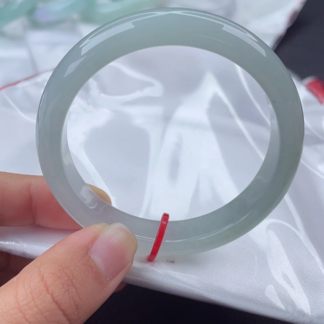 翡翠手镯未镶嵌53圈