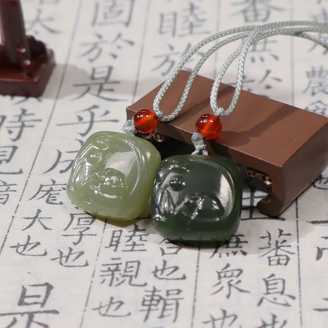 和田玉小兔子方糖吊坠 约卡高15厚7mm 手机挂 包包挂