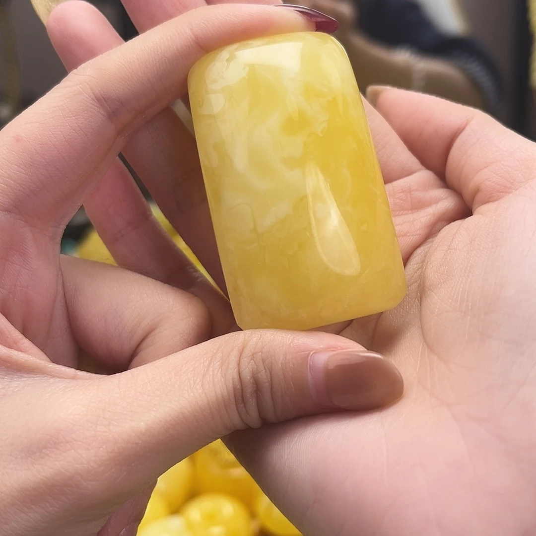 裸石琥珀未镶嵌19.4g无事牌