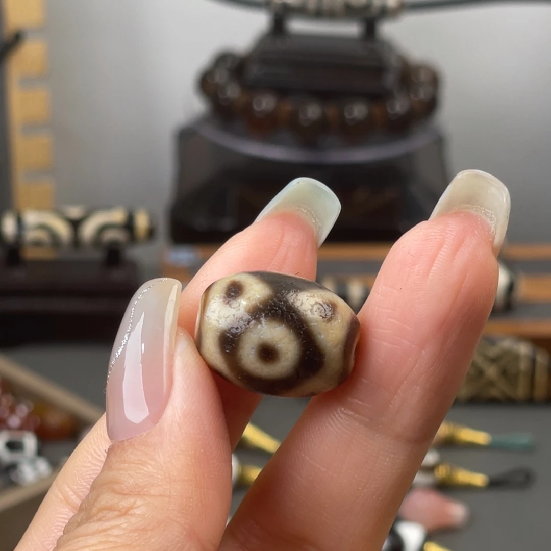 Q***。未镶嵌玛瑙/玉髓珠宝半成品