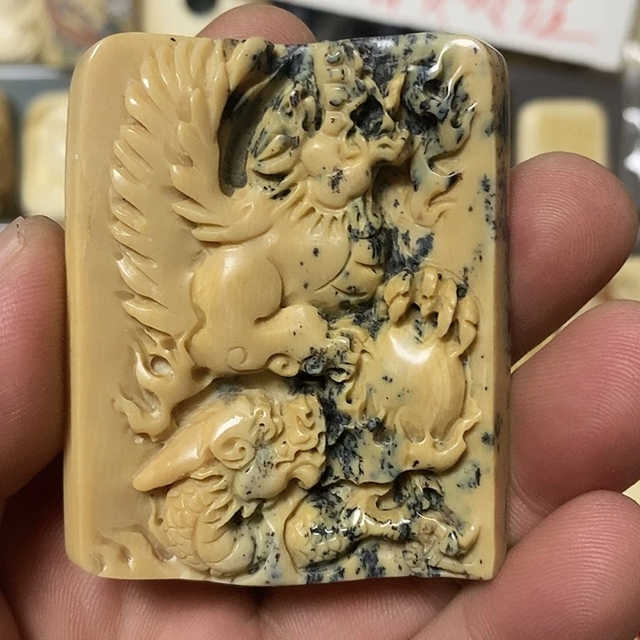 天然猛犸牙雕刻品