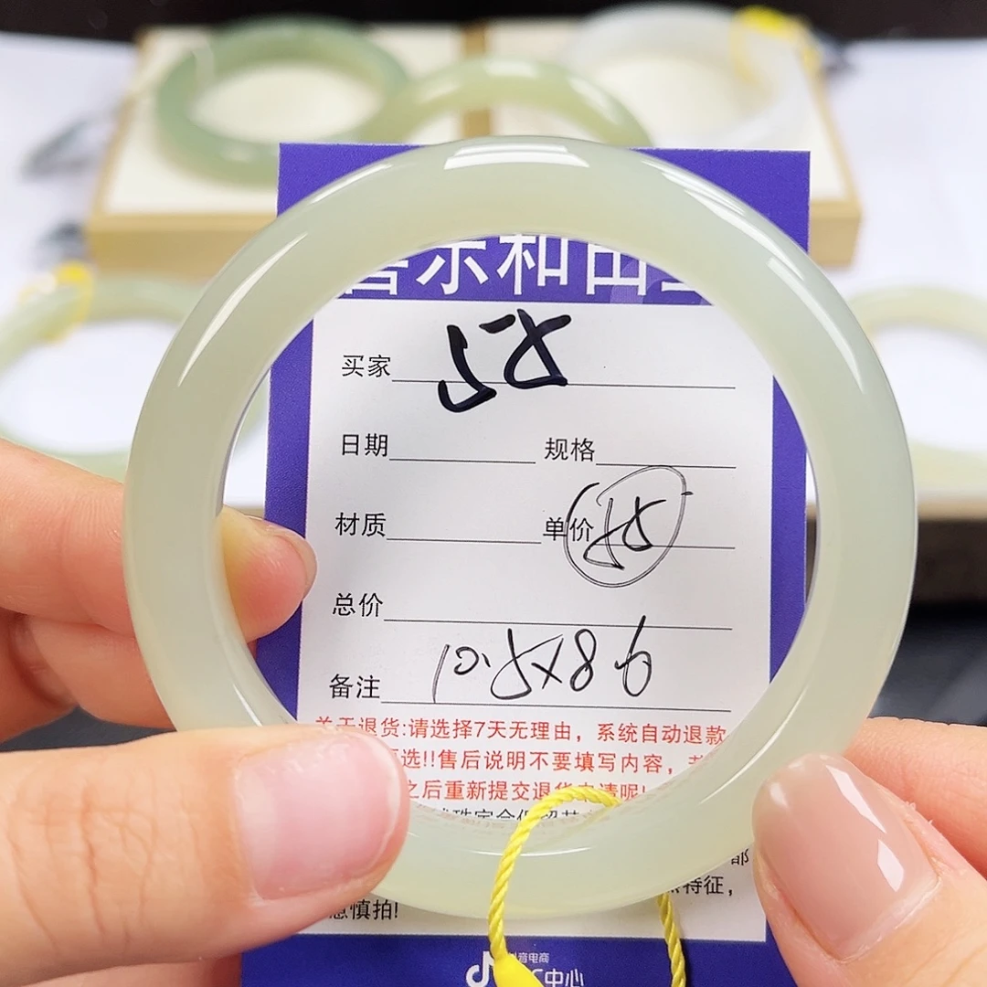 和田玉未镶嵌手镯