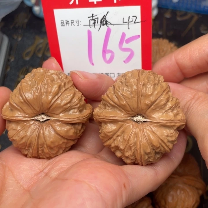 吊坠桃核文玩了吗