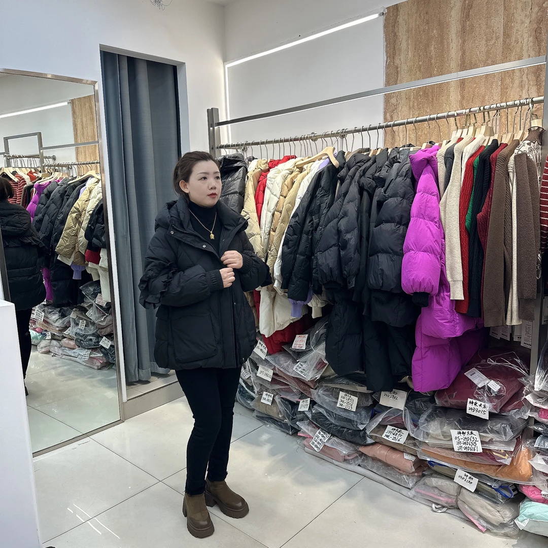 时尚休闲花边羽绒服