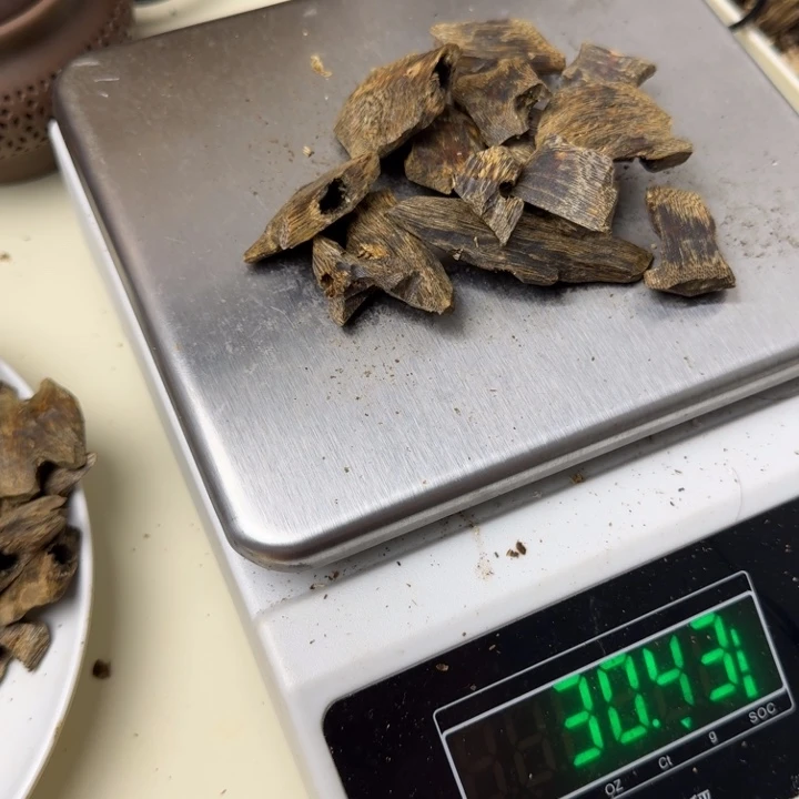 忠***哥沉香沉香碎屑紫罗兰高油块料35克