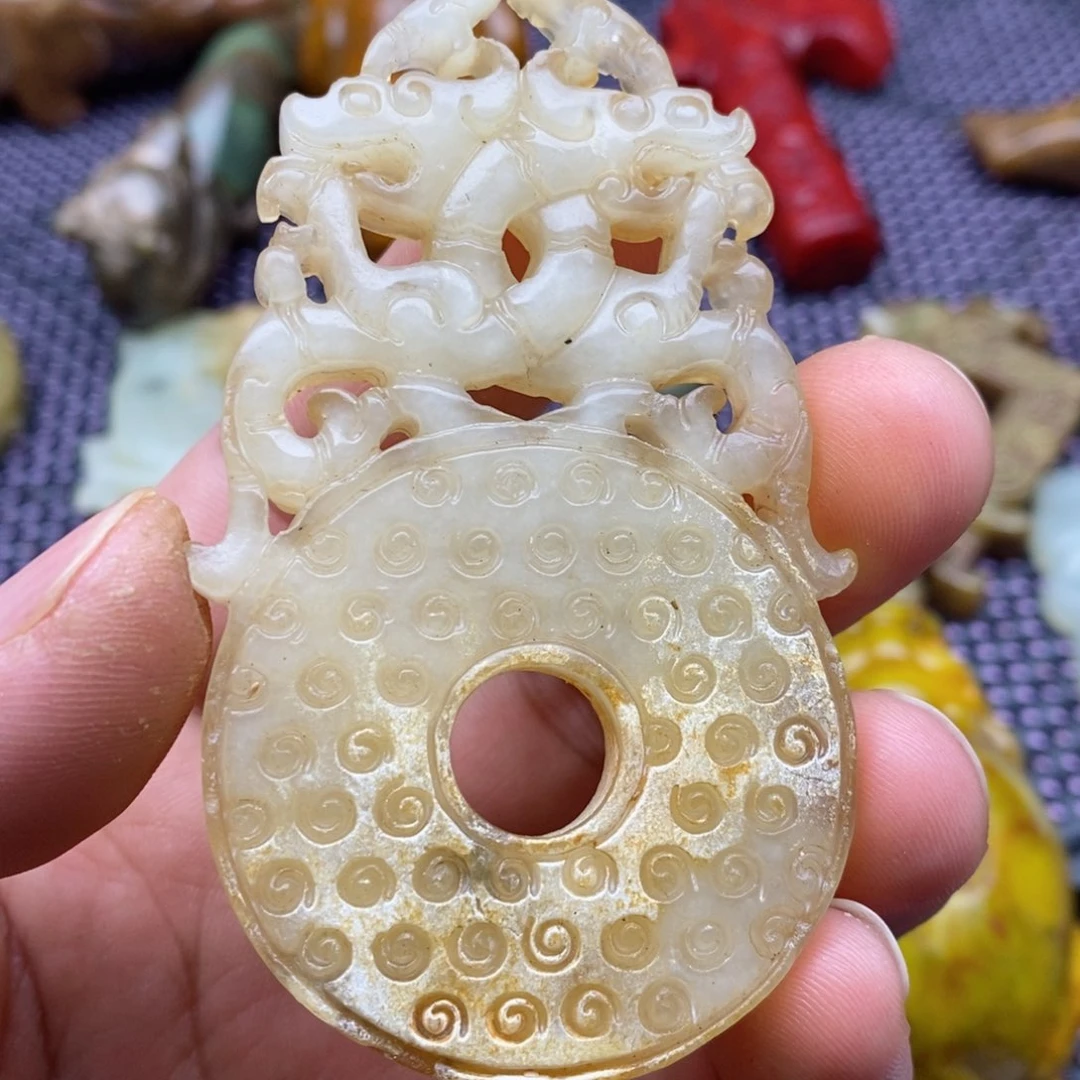 蛇纹石玉颈饰未镶嵌