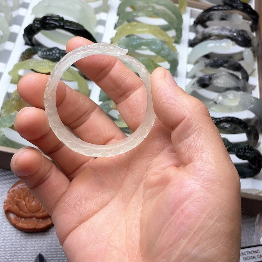 蛇纹石玉未镶嵌手镯