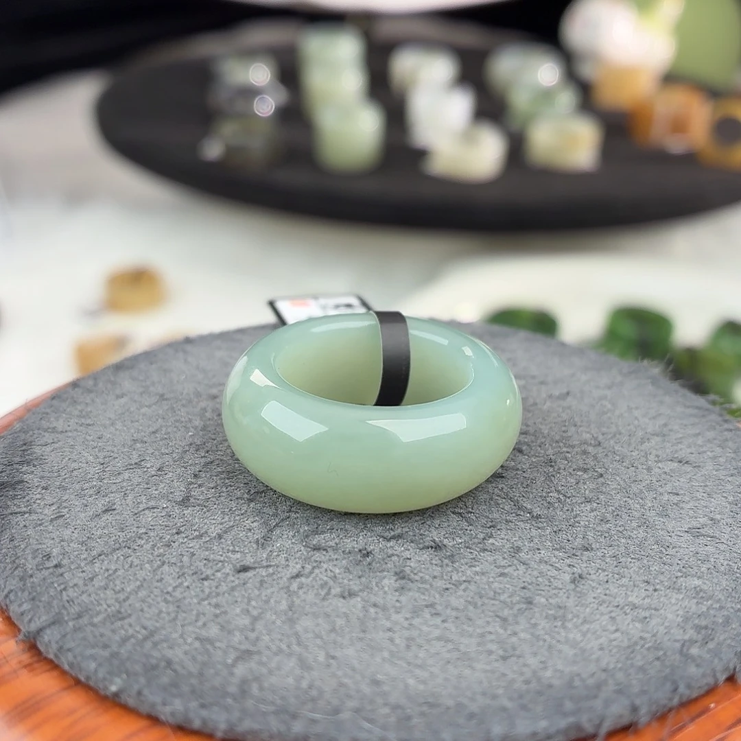 和田玉未镶嵌戒指b80俄蓝轮胎18.1不退换