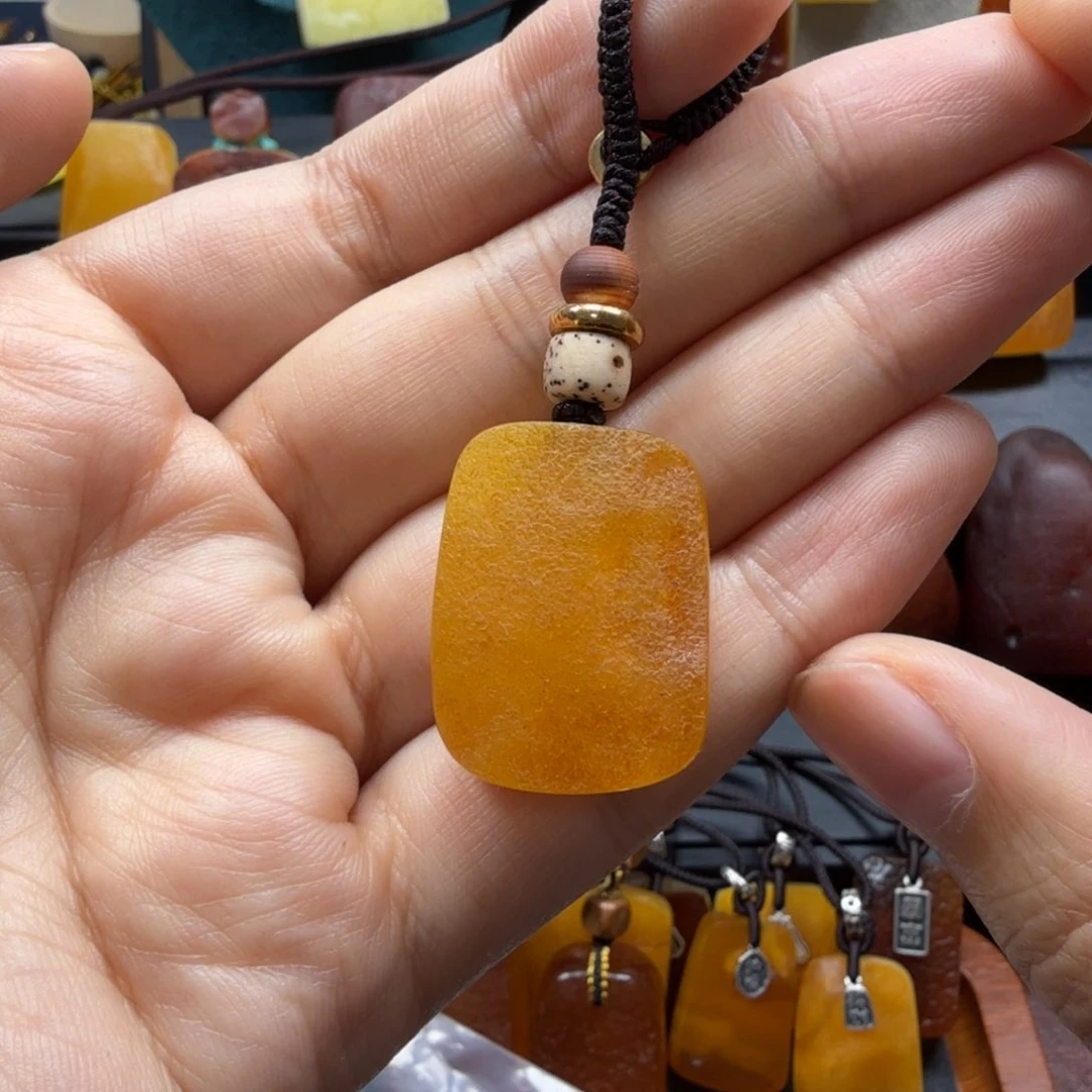 琥珀吊坠(赠链)未镶嵌