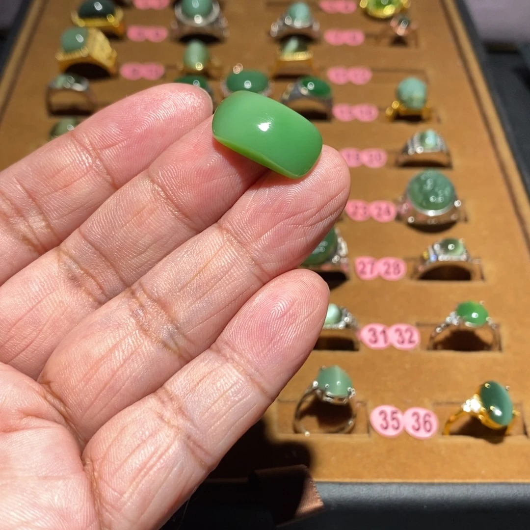 N***e和田玉（碧玉）未镶嵌珠宝半成品