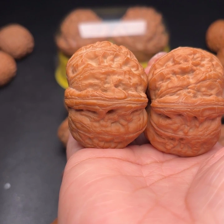 大***光桃核把件46元宝狮子头