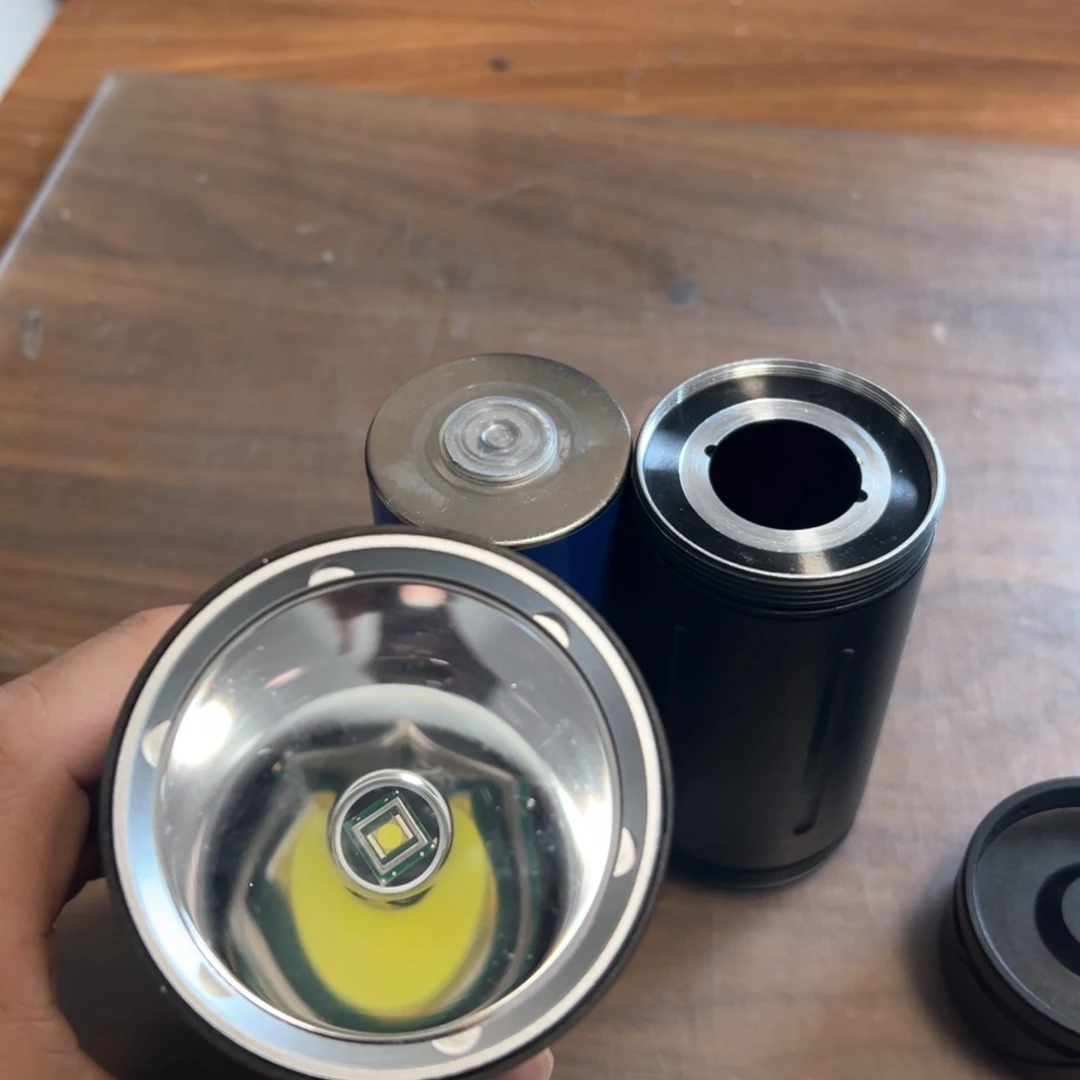 46950强光照射手电筒