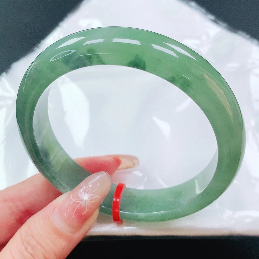 翡翠手镯未镶嵌57圈