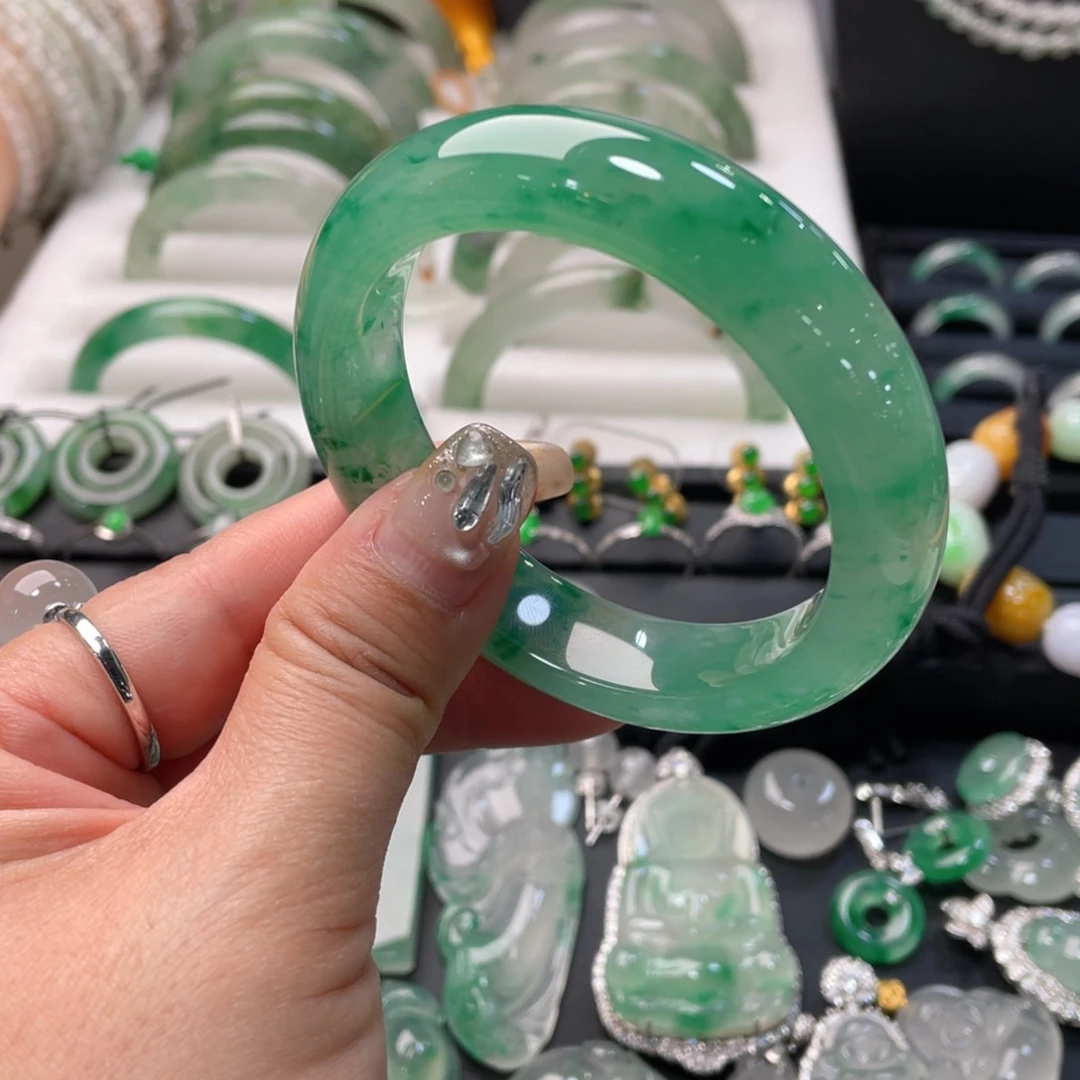 未镶嵌手镯石英质玉