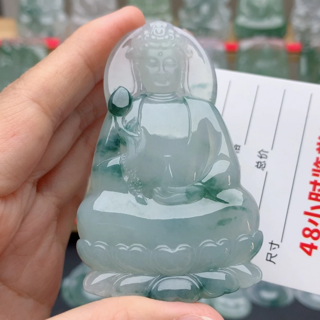 萧***箫翡翠未镶嵌颈饰素衣