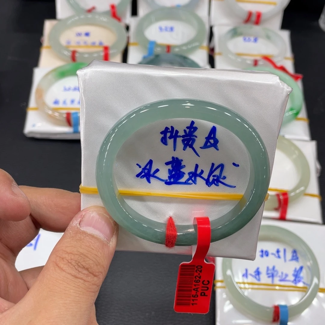 翡翠手镯未镶嵌缅甸翡翠
