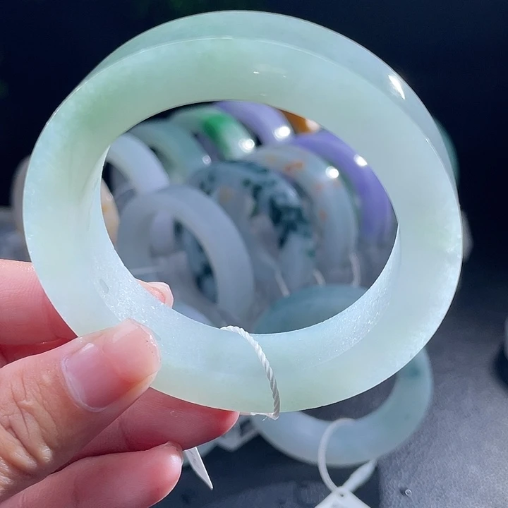 定制翡翠未镶嵌翡翠手镯