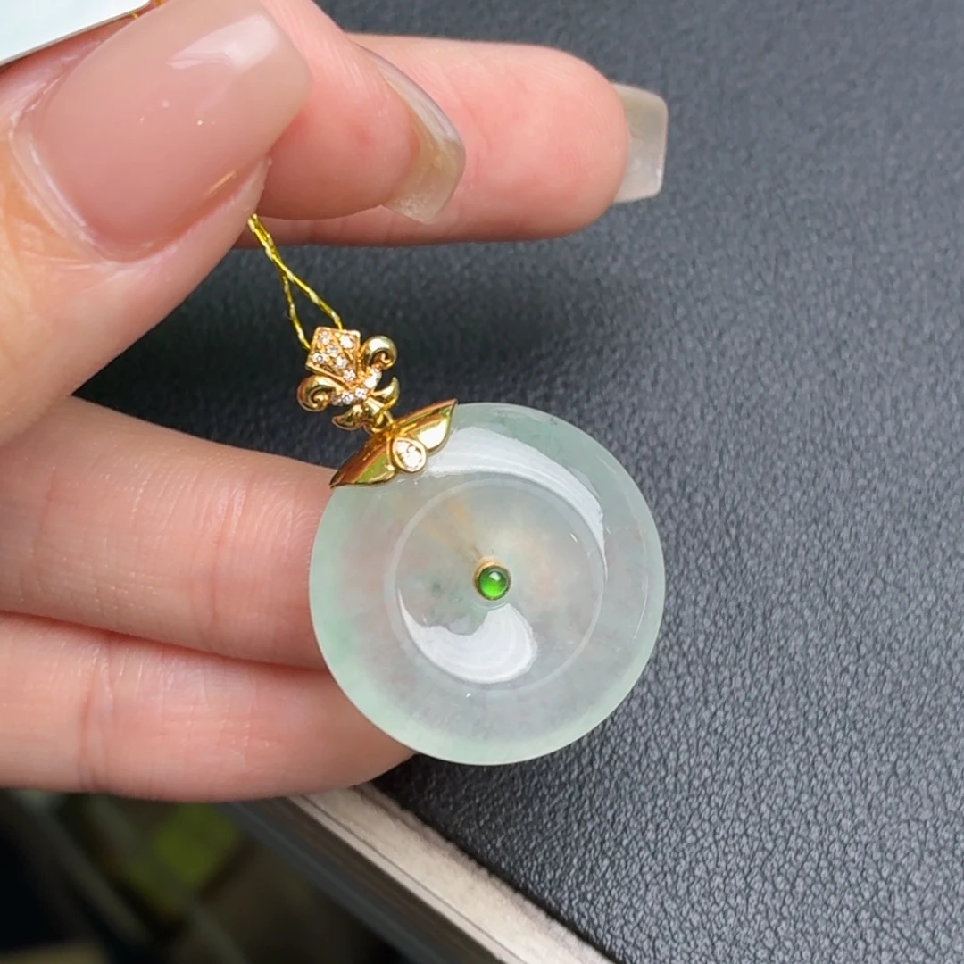 翡翠18K金镶嵌颈饰