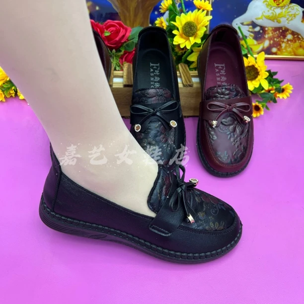 2025春秋新款软底不累脚老人鞋布鞋女妈妈鞋平底防滑印花奶奶鞋