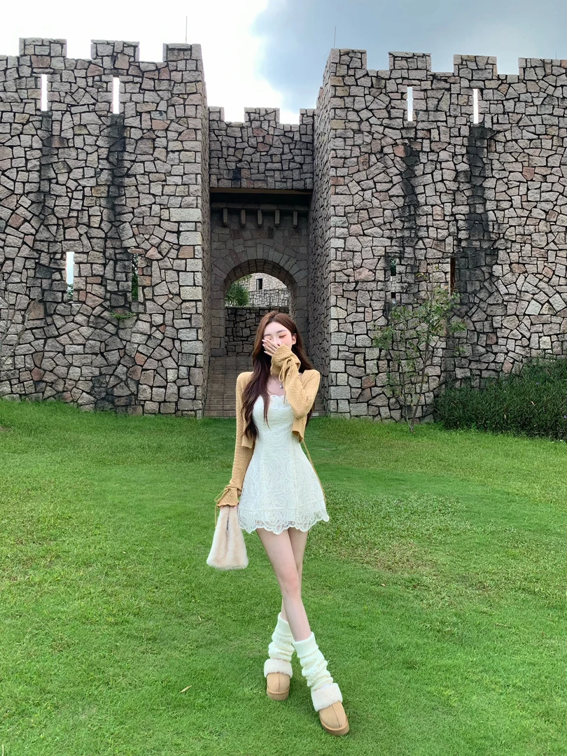 白水女 繁花序曲 重工纯欲蕾丝设计感收腰显瘦吊带裙B50954065