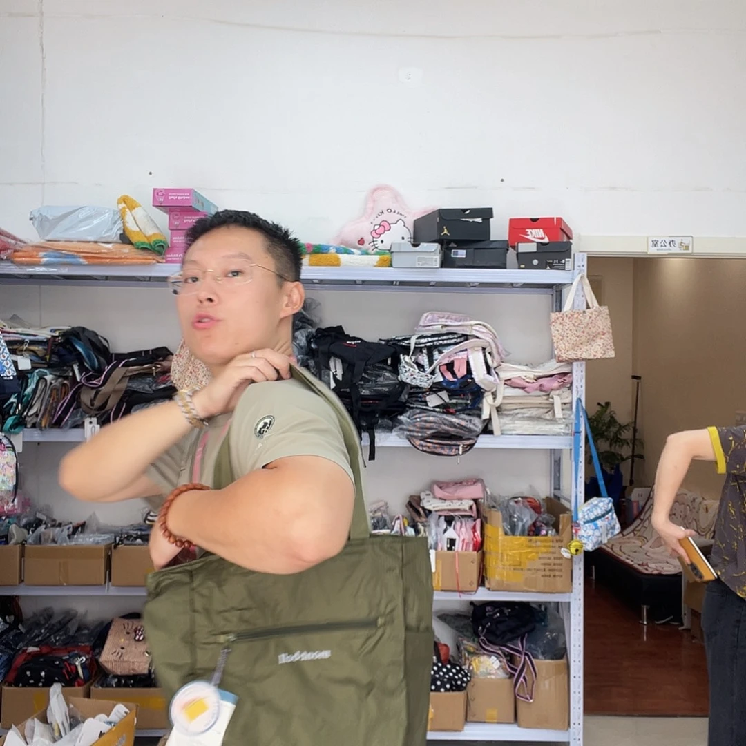 PU化妆包等产品和产品