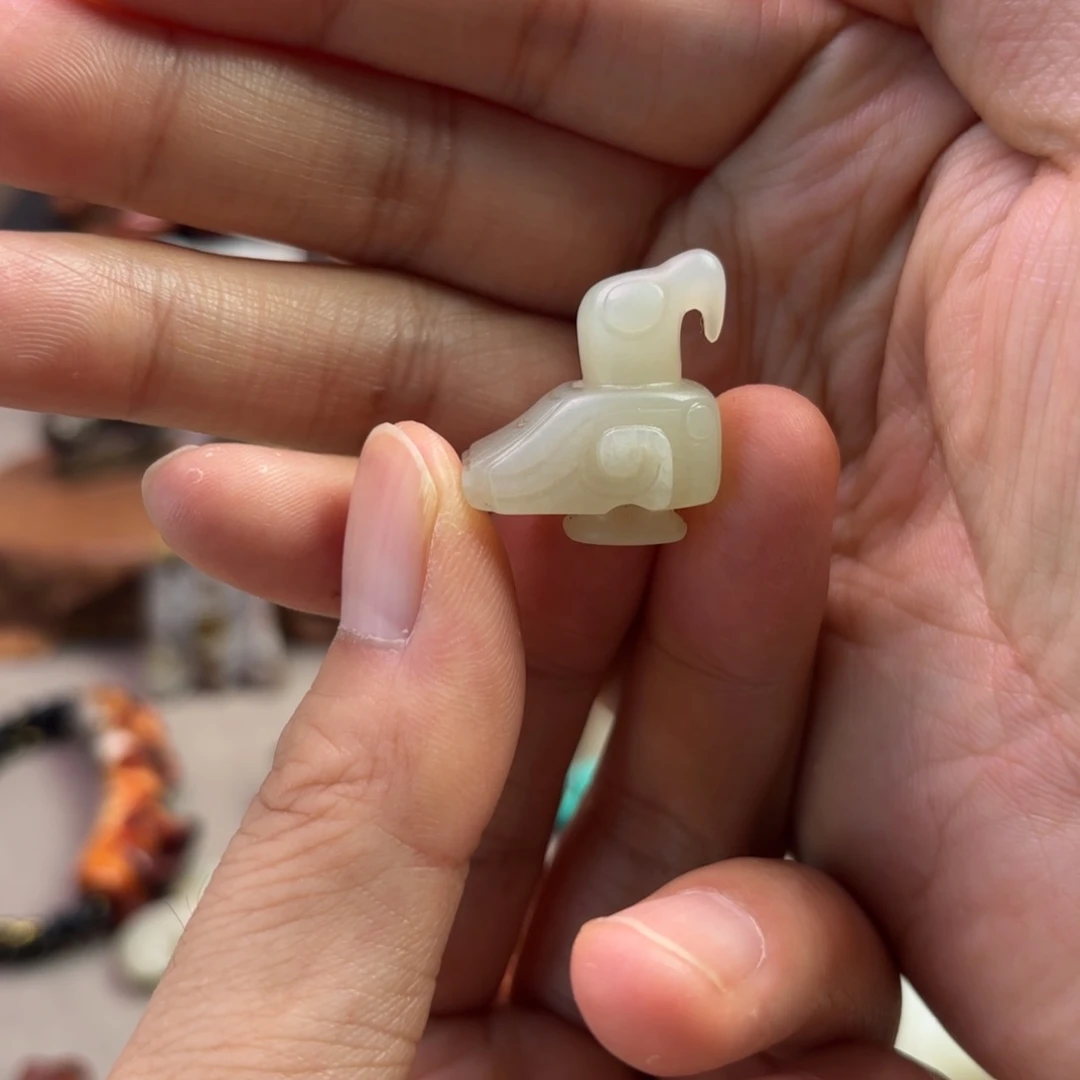 不***念和田玉未镶嵌颈饰