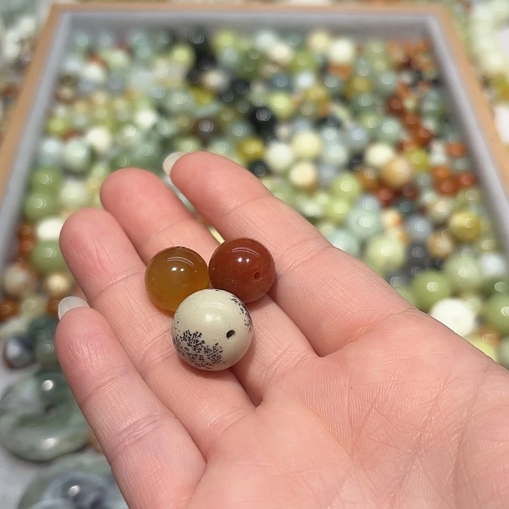 蛇纹石玉未镶嵌手串何***间