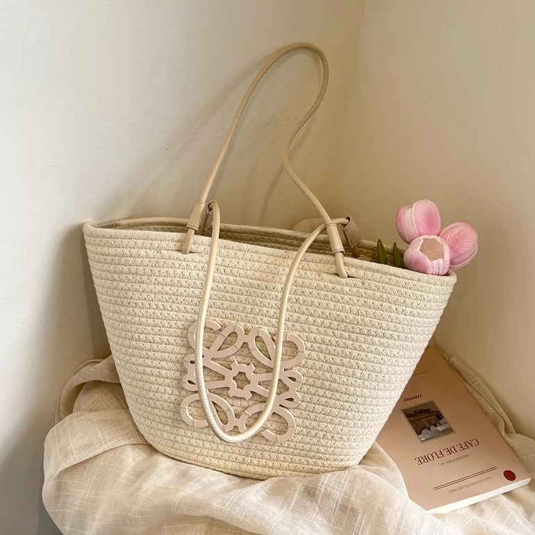 网红爆款编织包女夏季新款海边度假草编包大容量单肩菜篮子水桶包