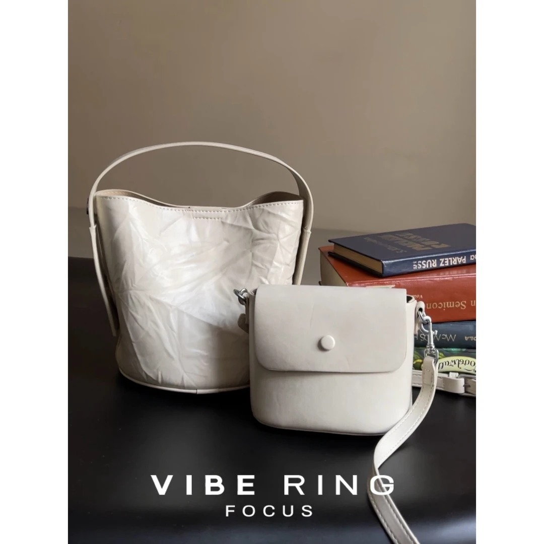 2025新款高质感洋气百搭手抓纹褶皱女包手提水桶包复古子母斜挎包