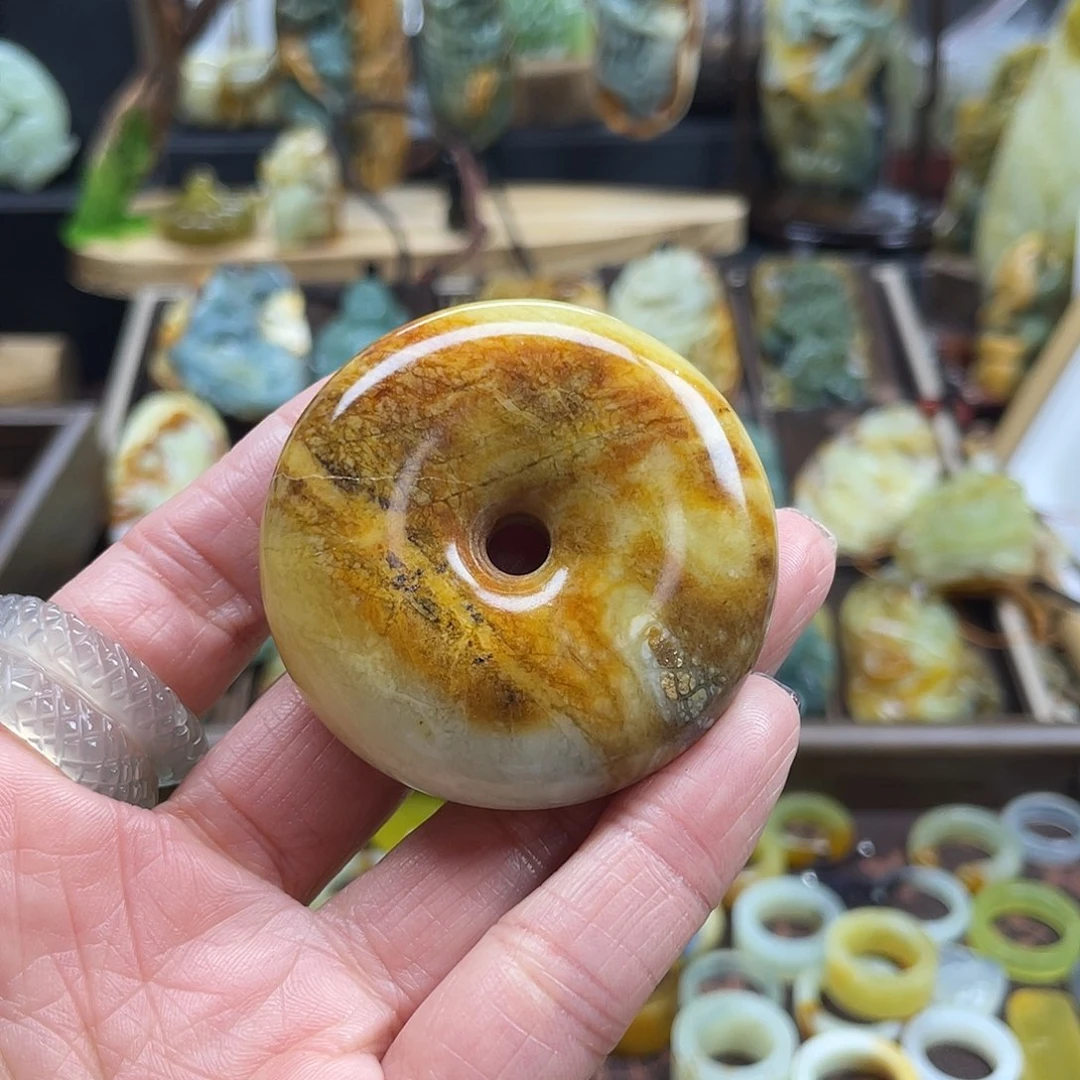 蛇纹石玉颈饰未镶嵌心**成花玉平安扣