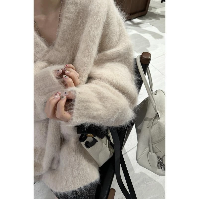 一辈子的羊驼重磅V领毛衣   J25MY858