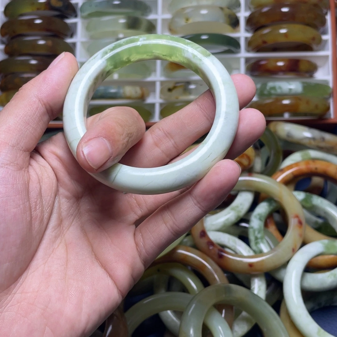 蛇纹石玉未镶嵌手镯