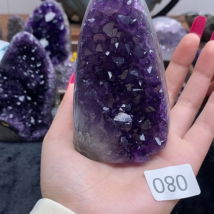 紫晶未镶嵌大型摆件（非配饰）
