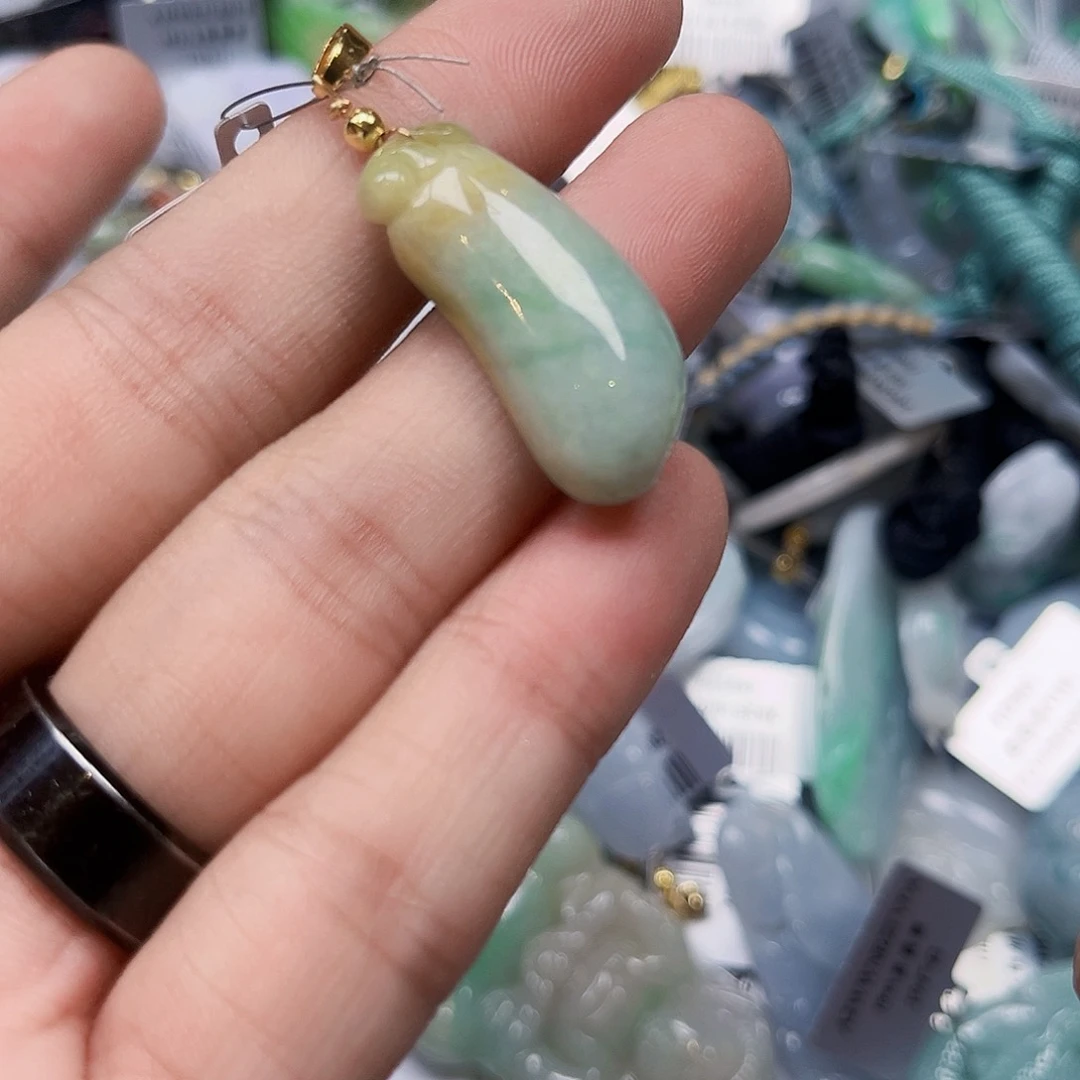 翡翠未镶嵌颈饰翡翠A货吊坠